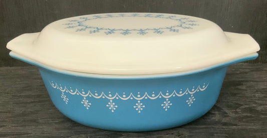 Pyrex 043 Snowflake 1.5 Pint Casserole Dish