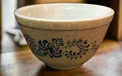 Pyrex 401 Homestead 750ml Mixing Bowl
