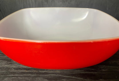 Pyrex 525B 2.5 Quart Red Square Serving Mixing Bowl
