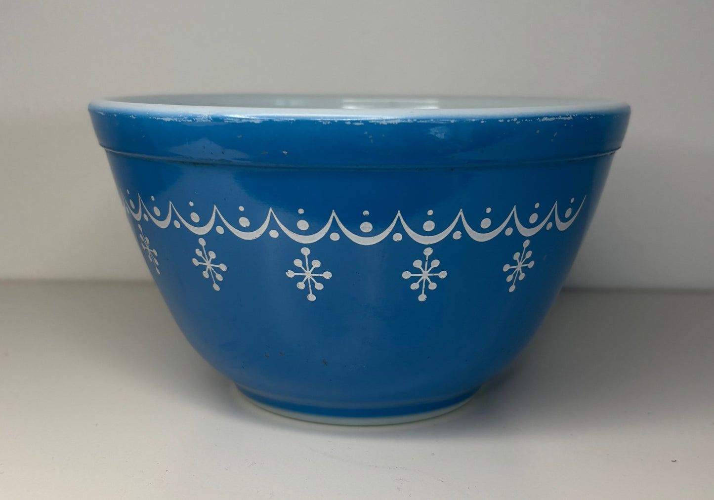 Pyrex Blue Snowflake 1.5 Quart Nesting Mixing Bowl