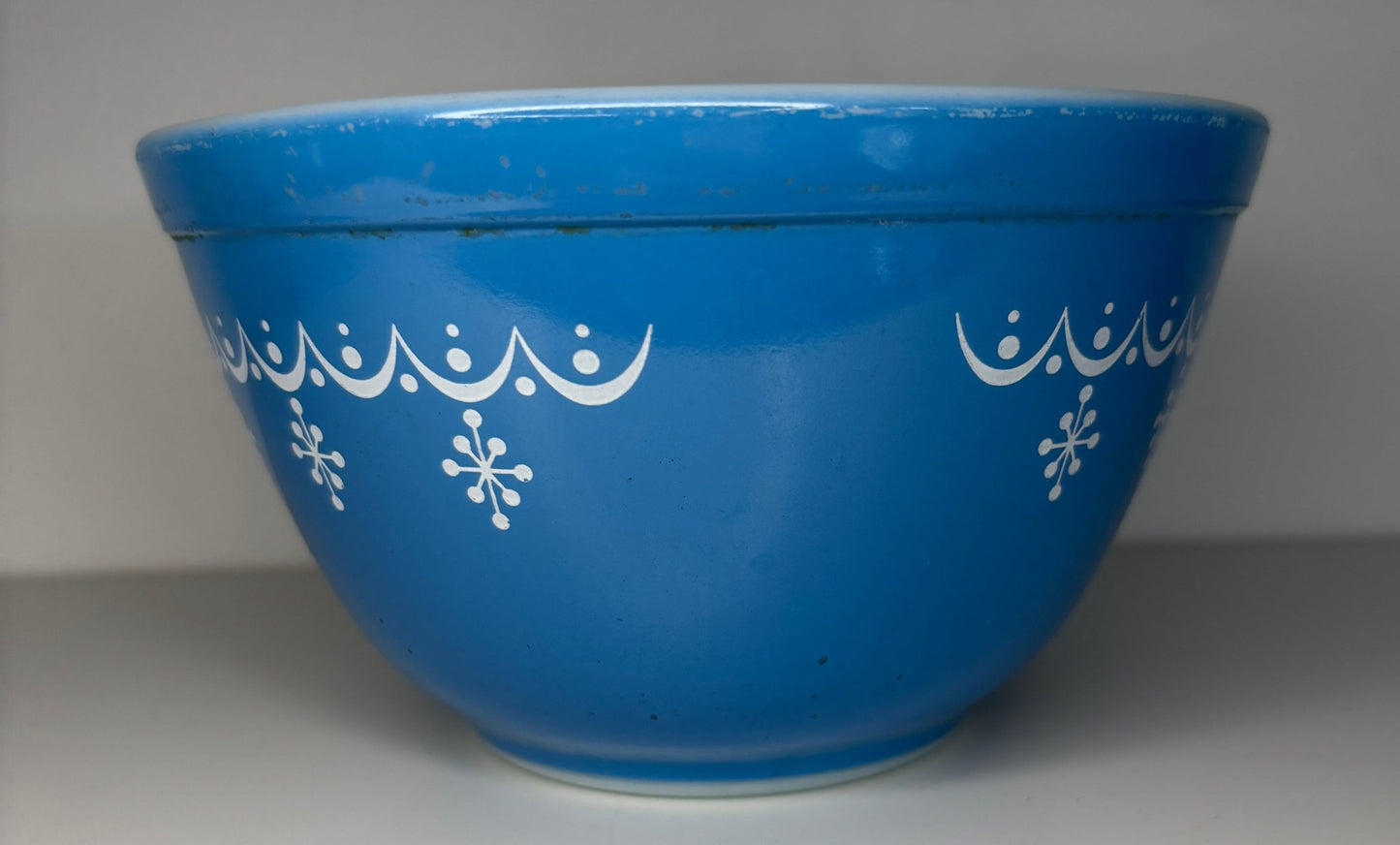 Pyrex Blue Snowflake 1.5 Quart Nesting Mixing Bowl