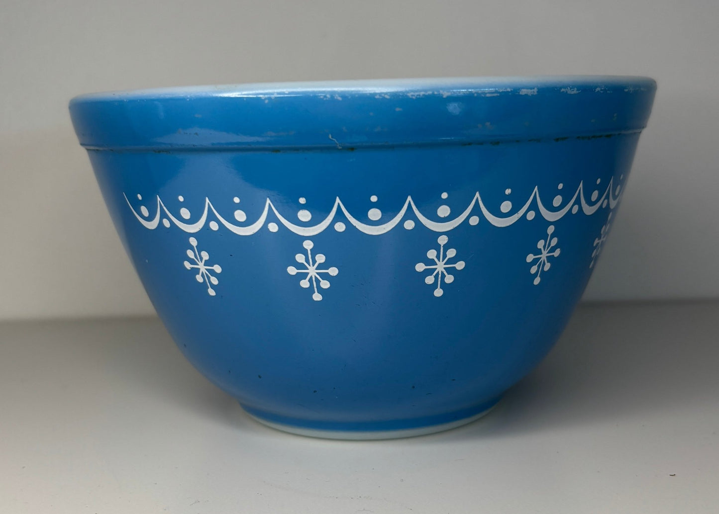 Pyrex Blue Snowflake 1.5 Quart Nesting Mixing Bowl