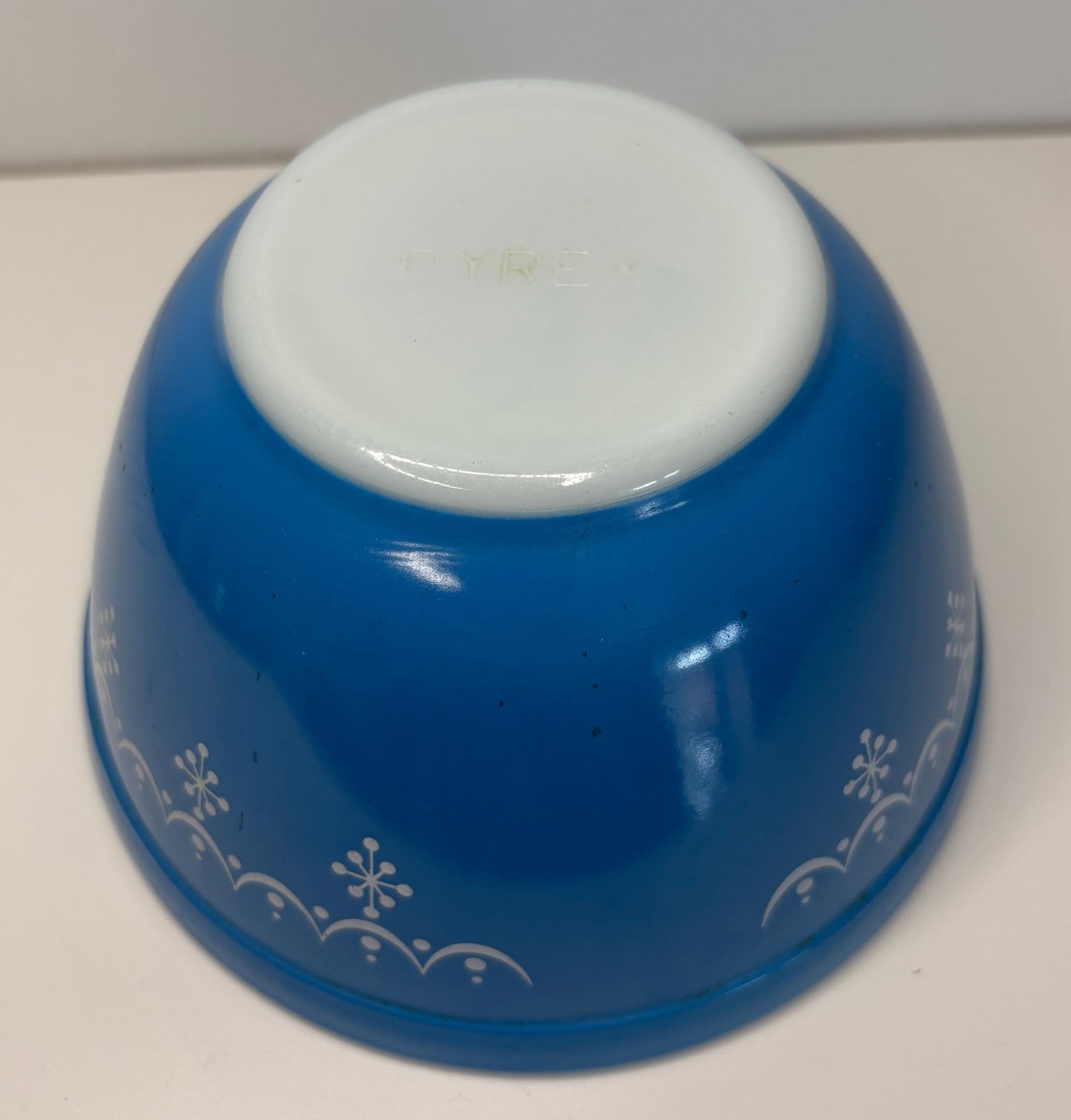 Pyrex Blue Snowflake 1.5 Quart Nesting Mixing Bowl