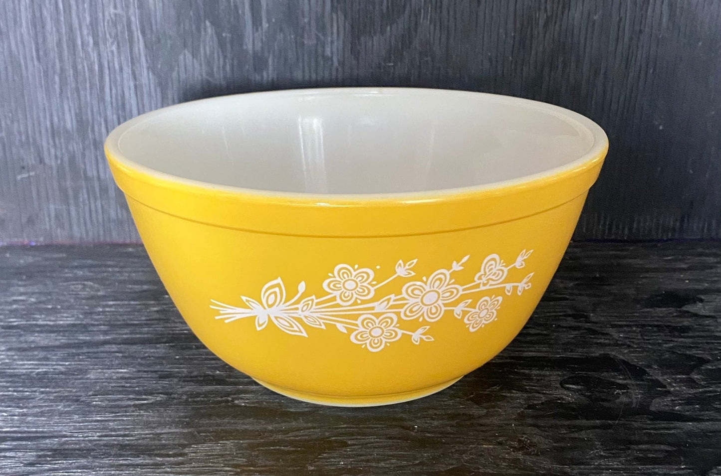 Pyrex Butterfly Gold 1.5 Quart Mixing Bowl - HLJ at HomePyrex Butterfly Gold 1.5 Quart Mixing BowlMixing BowlPyrex