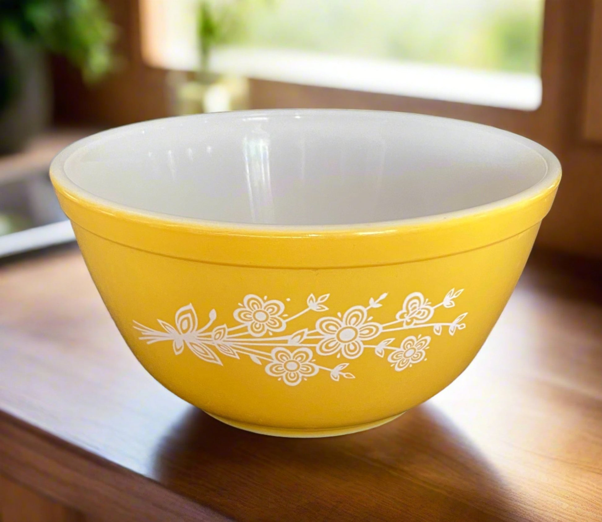 Pyrex Butterfly Gold 1.5 Quart Mixing Bowl - HLJ at HomePyrex Butterfly Gold 1.5 Quart Mixing BowlMixing BowlPyrex