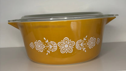 Pyrex Butterfly Gold 2.5 Quart Casserole Dish