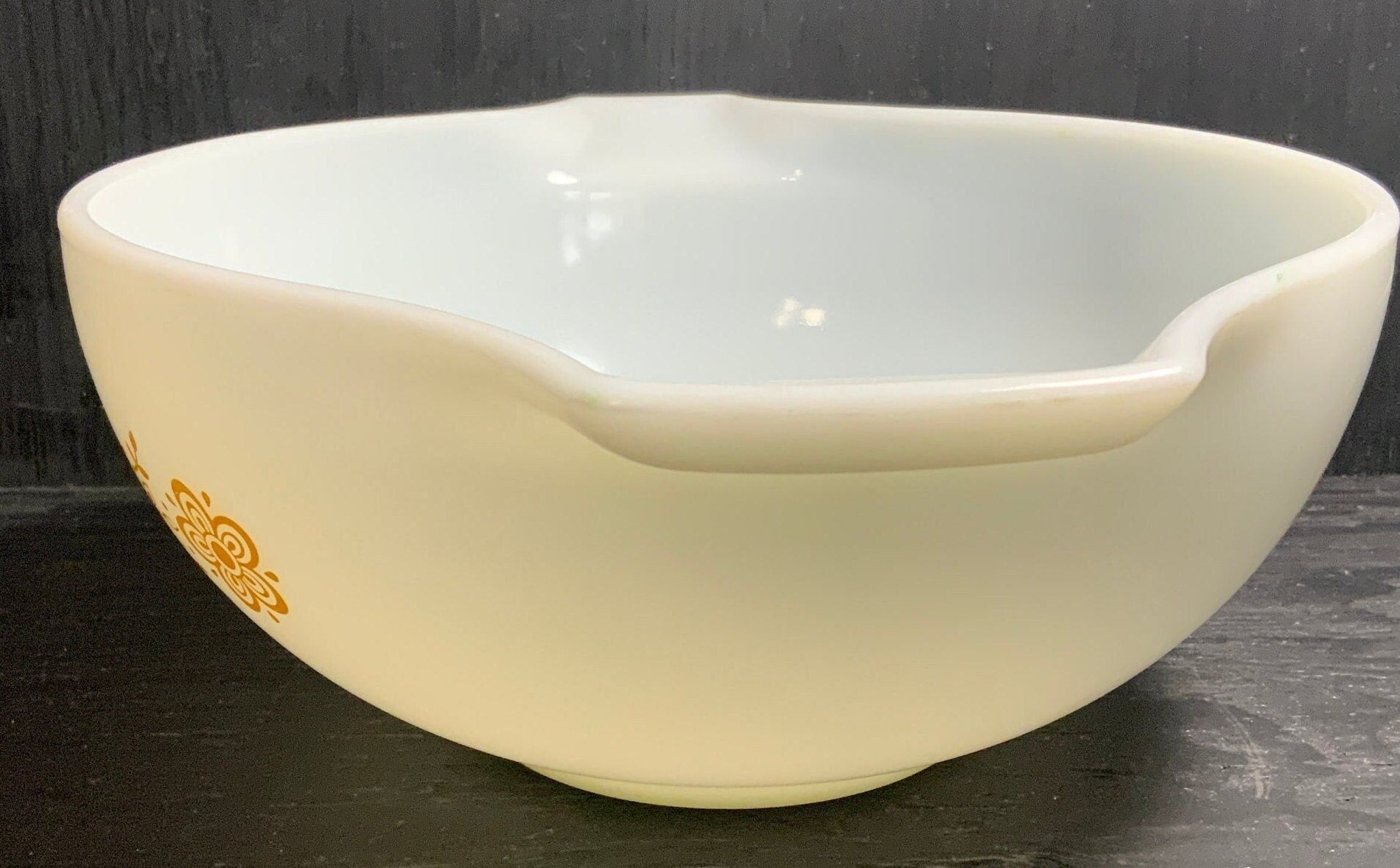 Pyrex Butterfly Gold #443 1.5 Quart Cinderella Mixing Bowl - HLJ at HomePyrex Butterfly Gold #443 1.5 Quart Cinderella Mixing BowlCinderellaPyrex