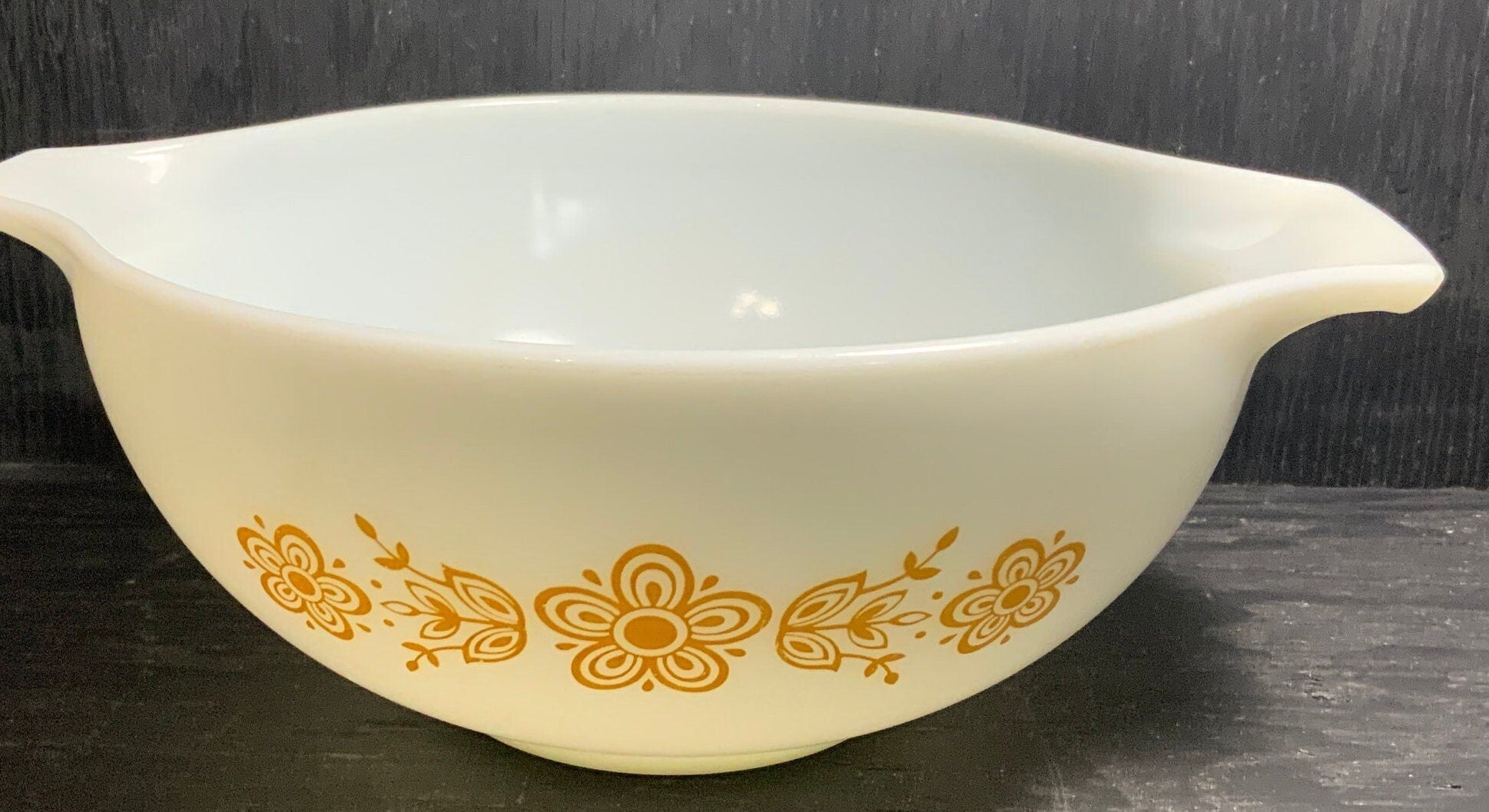 Pyrex Butterfly Gold #443 1.5 Quart Cinderella Mixing Bowl - HLJ at HomePyrex Butterfly Gold #443 1.5 Quart Cinderella Mixing BowlCinderellaPyrex