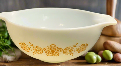 Pyrex Butterfly Gold #443 1.5 Quart Cinderella Mixing Bowl