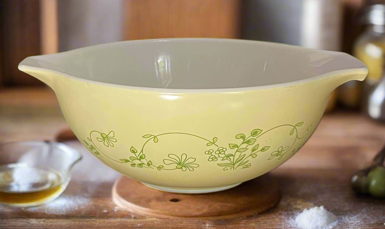 Pyrex Shenandoah 2.5 Quart Cinderella Mixing Bowl - HLJ at HomePyrex Shenandoah 2.5 Quart Cinderella Mixing BowlCinderellaPyrex