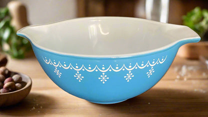 Pyrex Snowflake 1.5 Quart Cinderella Mixing Bowl 441