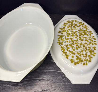 Pyrex Spring Verde Avocado Green 2.5 Quart Casserole Dish