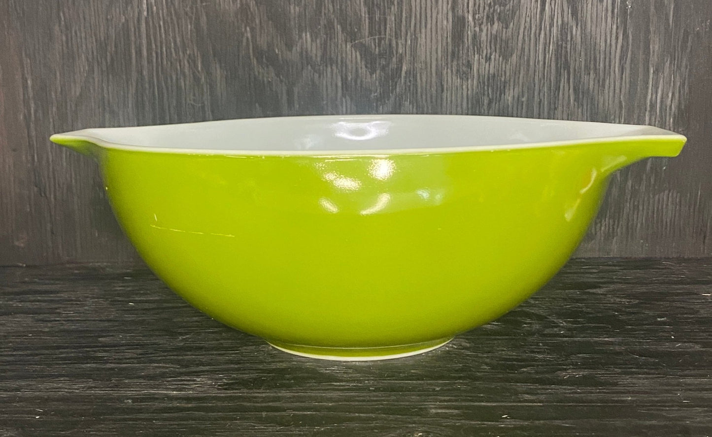 Pyrex Verde Green 4 Quart Cinderella Mixing Bowl - HLJ at HomePyrex Verde Green 4 Quart Cinderella Mixing BowlCinderellaPyrex