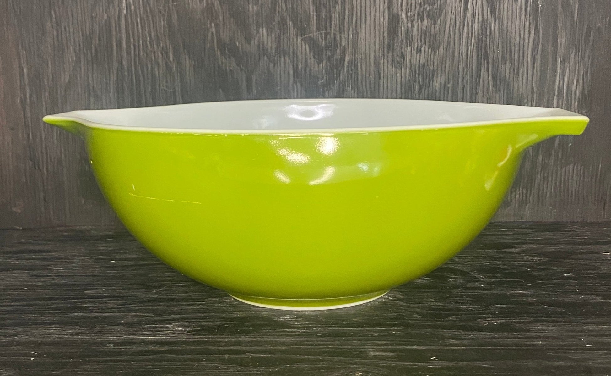 Pyrex Verde Green 4 Quart Cinderella Mixing Bowl - HLJ at HomePyrex Verde Green 4 Quart Cinderella Mixing BowlCinderellaPyrex