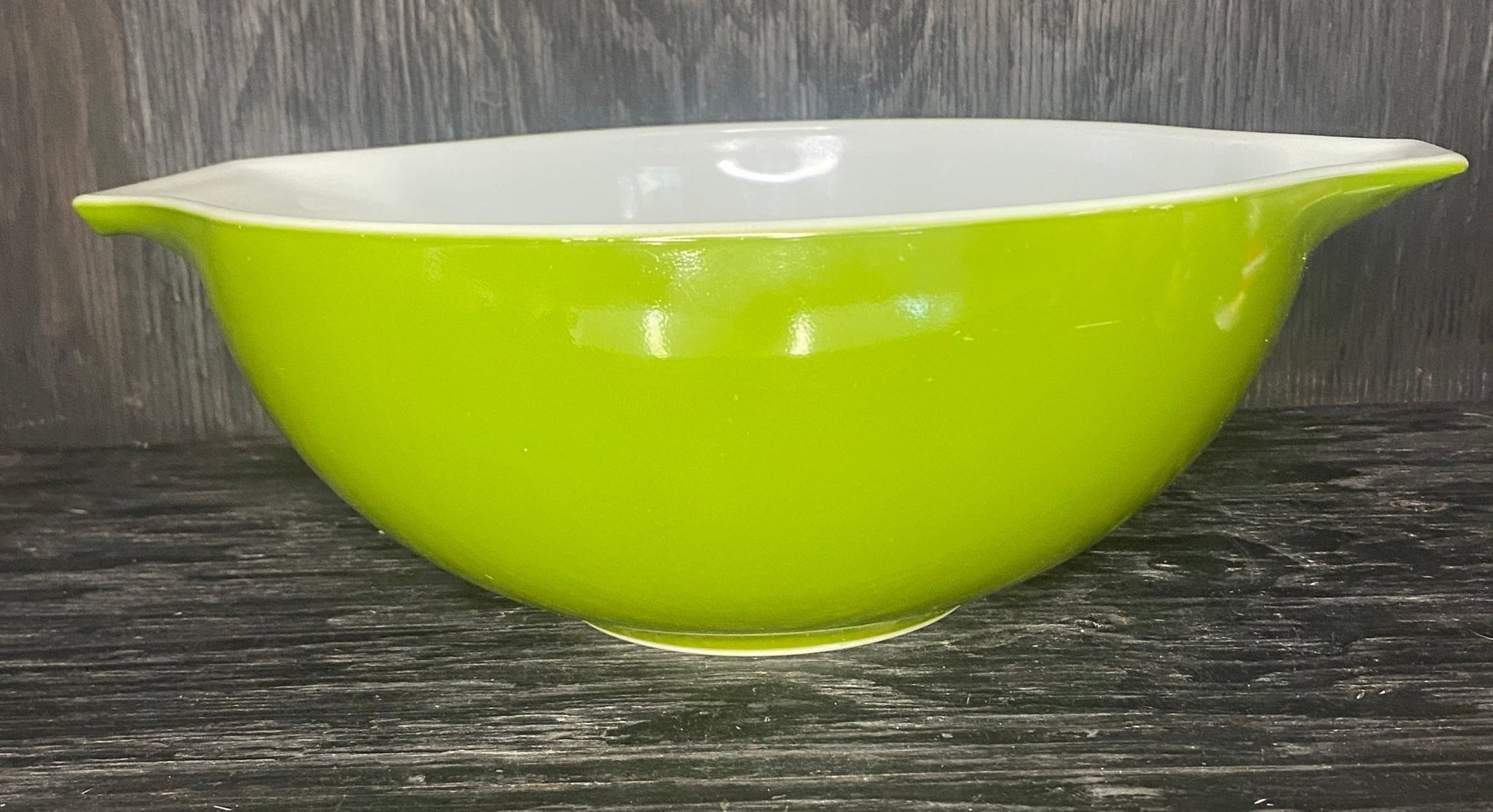 Pyrex Verde Green 4 Quart Cinderella Mixing Bowl - HLJ at HomePyrex Verde Green 4 Quart Cinderella Mixing BowlCinderellaPyrex