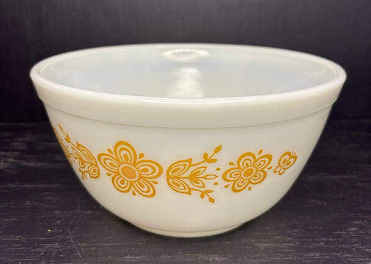 Pyrex White Butterfly Gold 1.5 Quart Mixing Bowl