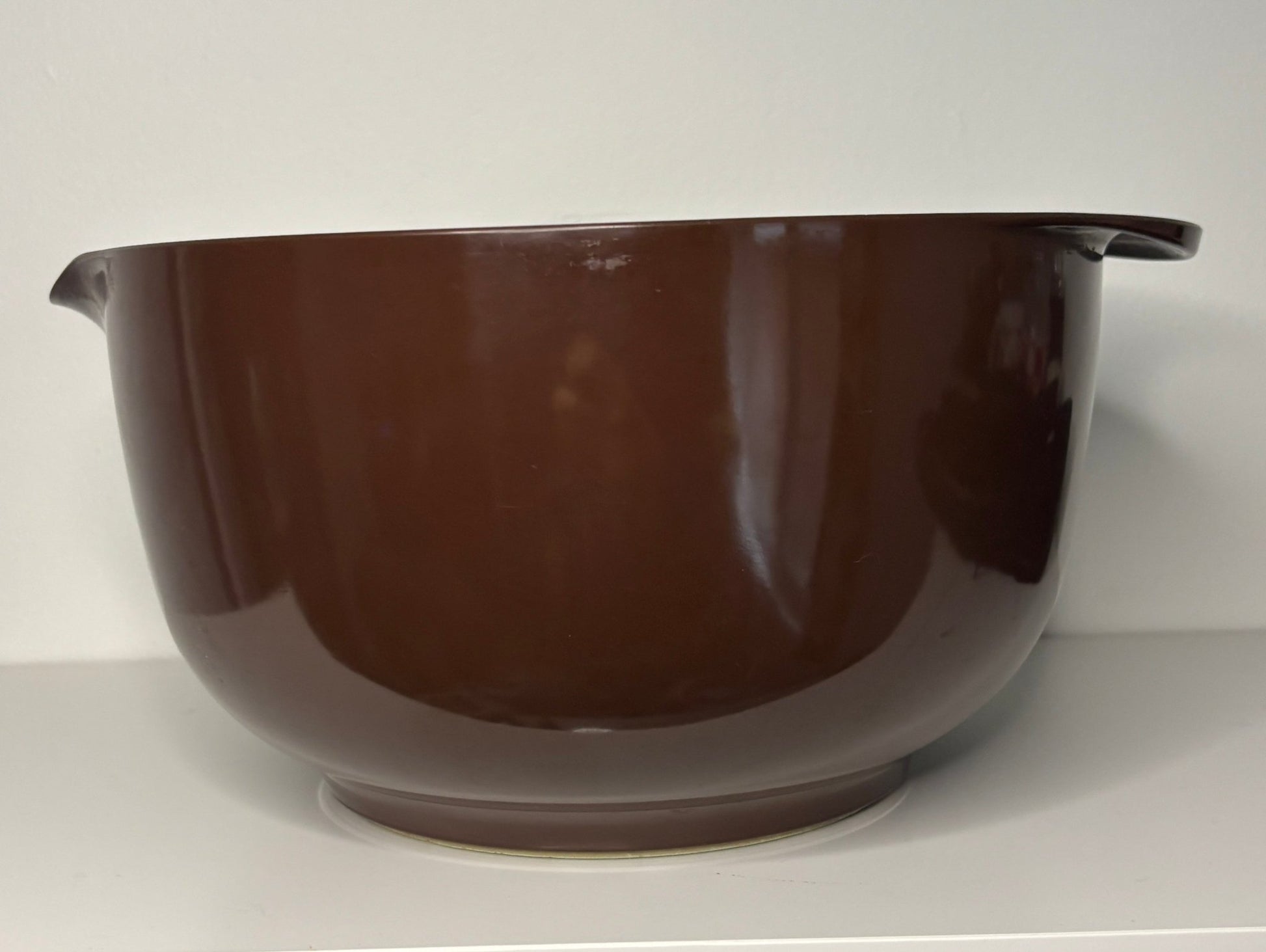 Rosti Denmark 4 Liter Brown Mixing Bowl with spout