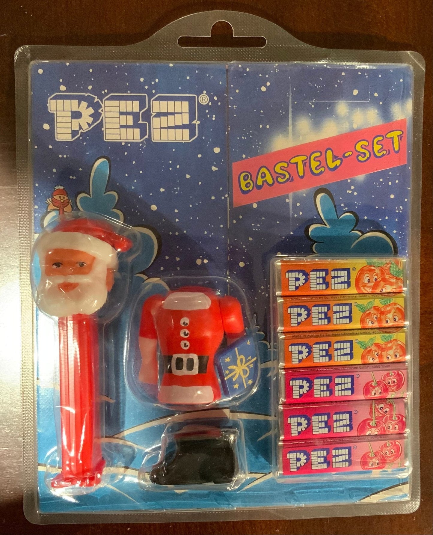 Santa Claus Pez Play World Bastel Set Pez Dispenser New on Card - HLJ at HomeSanta Claus Pez Play World Bastel Set Pez Dispenser New on CardPez DispenserPez