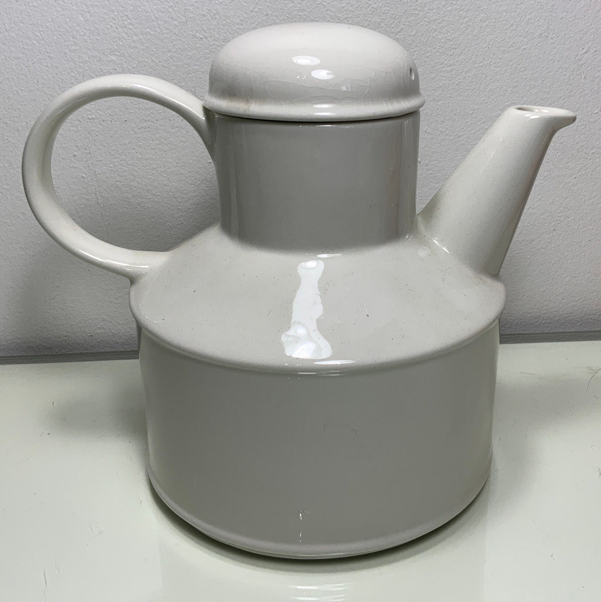 Stonehenge Midwinter White Tea Pot - HLJ at HomeStonehenge Midwinter White Tea PotTea PotStonehenge Midwinter