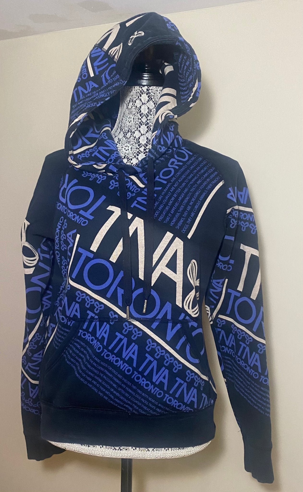 TNA Toronto Graphic Hooded Sweatshirt Women’s Med - HLJ at HomeTNA Toronto Graphic Hooded Sweatshirt Women’s MedHooded SweatshirtTNA