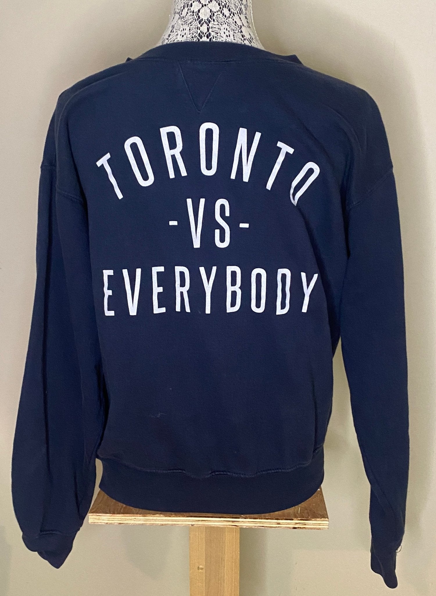 Toronto Blue Jays Toronto vs Everybody Navy Sweatshirt Adult Large - HLJ at HomeToronto Blue Jays Toronto vs Everybody Navy Sweatshirt Adult LargeSweatshirtToronto Blue Jays