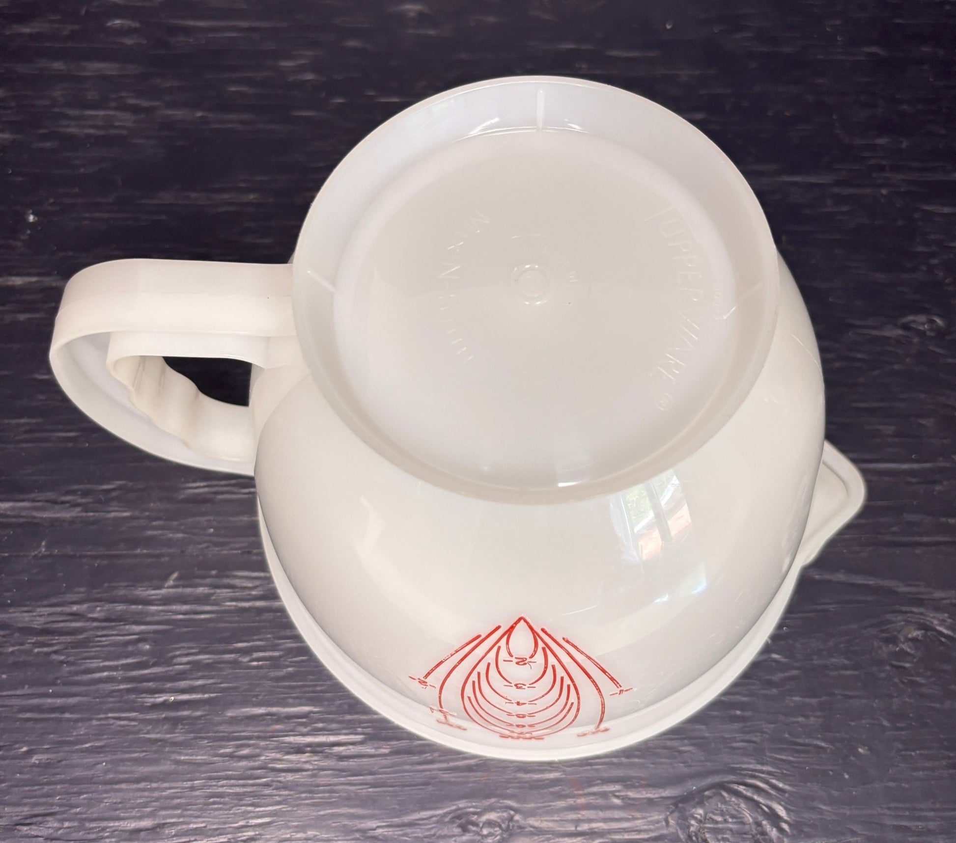 Tupperware Measuring Bowl with measuring indicators on the side