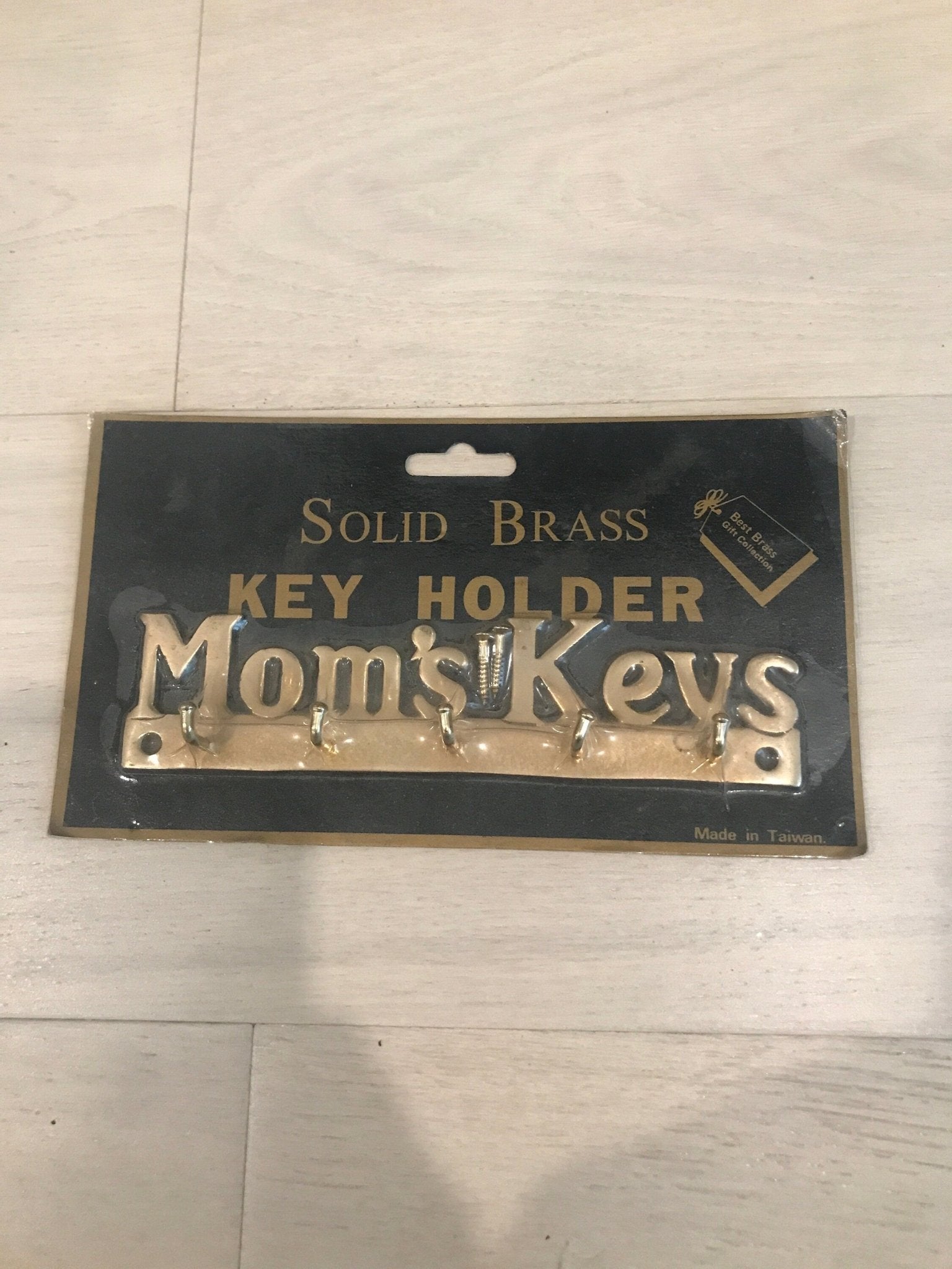 Vintage Brass Mom’s Keys Key Hook Holder - HLJ at HomeVintage Brass Mom’s Keys Key Hook HolderBrassHLJ at Home