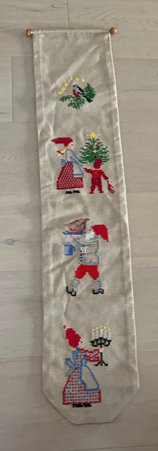 Vintage Cross Stitch Christmas Wall Hanger - HLJ at HomeVintage Cross Stitch Christmas Wall HangerWall HangerHLJ at Home