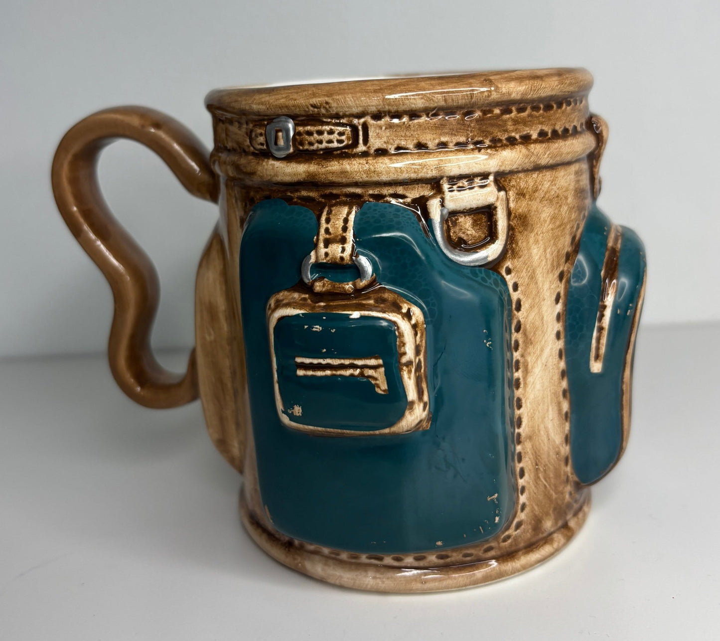 Vintage Golf Bag Embossed Coffee Mug - HLJ at HomeVintage Golf Bag Embossed Coffee MugGraphic MugGolf