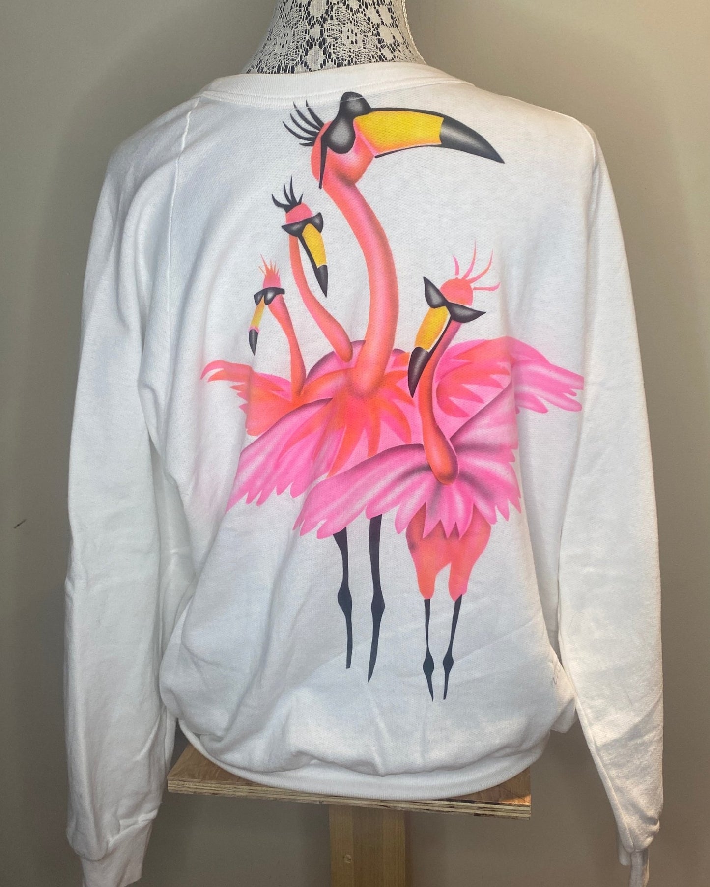 Vintage Hand Painted Pink Flamingo Sweatshirt Adult Medium - HLJ at HomeVintage Hand Painted Pink Flamingo Sweatshirt Adult MediumPulloverHampstead House