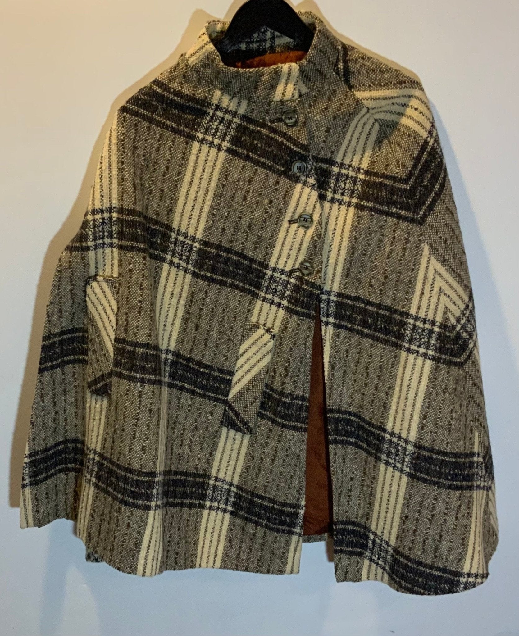 Vintage Jimmy Hourihan Women’s Wool Walking Cape Poncho - HLJ at HomeVintage Jimmy Hourihan Women’s Wool Walking Cape PonchoWalking CapeJimmy Hourihan