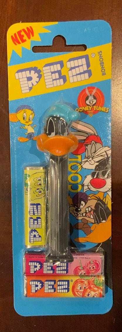Vintage Looney Tunes Bugs Bunny Daffy Sylvester Pez Dispensers New on Cards lot of 4