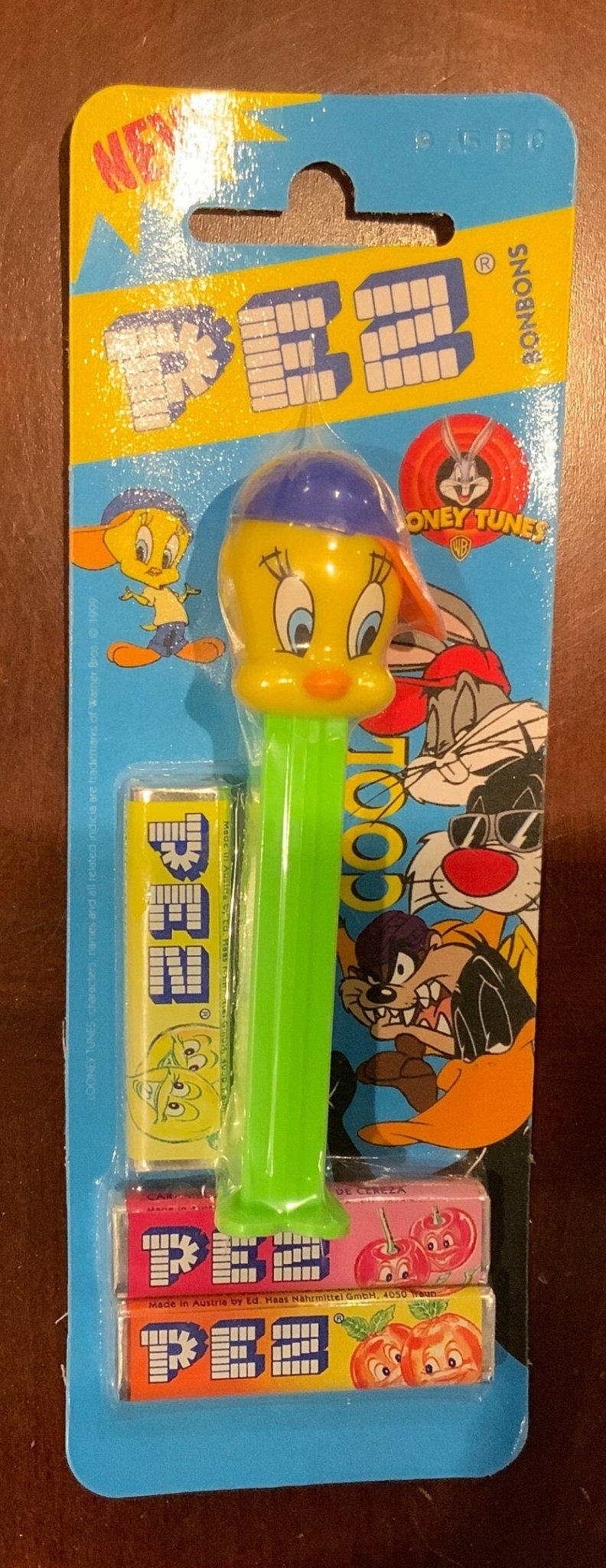 Vintage Looney Tunes Bugs Bunny Daffy Sylvester Pez Dispensers New on Cards lot of 4 - HLJ at HomeVintage Looney Tunes Bugs Bunny Daffy Sylvester Pez Dispensers New on Cards lot of 4Pez DispenserPez