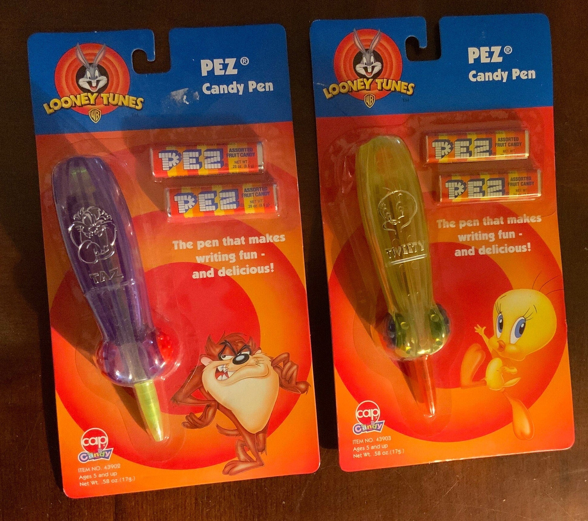 Vintage Looney Tunes Pez Candy Pen Dispensers - HLJ at HomeVintage Looney Tunes Pez Candy Pen DispensersPez DispenserPez