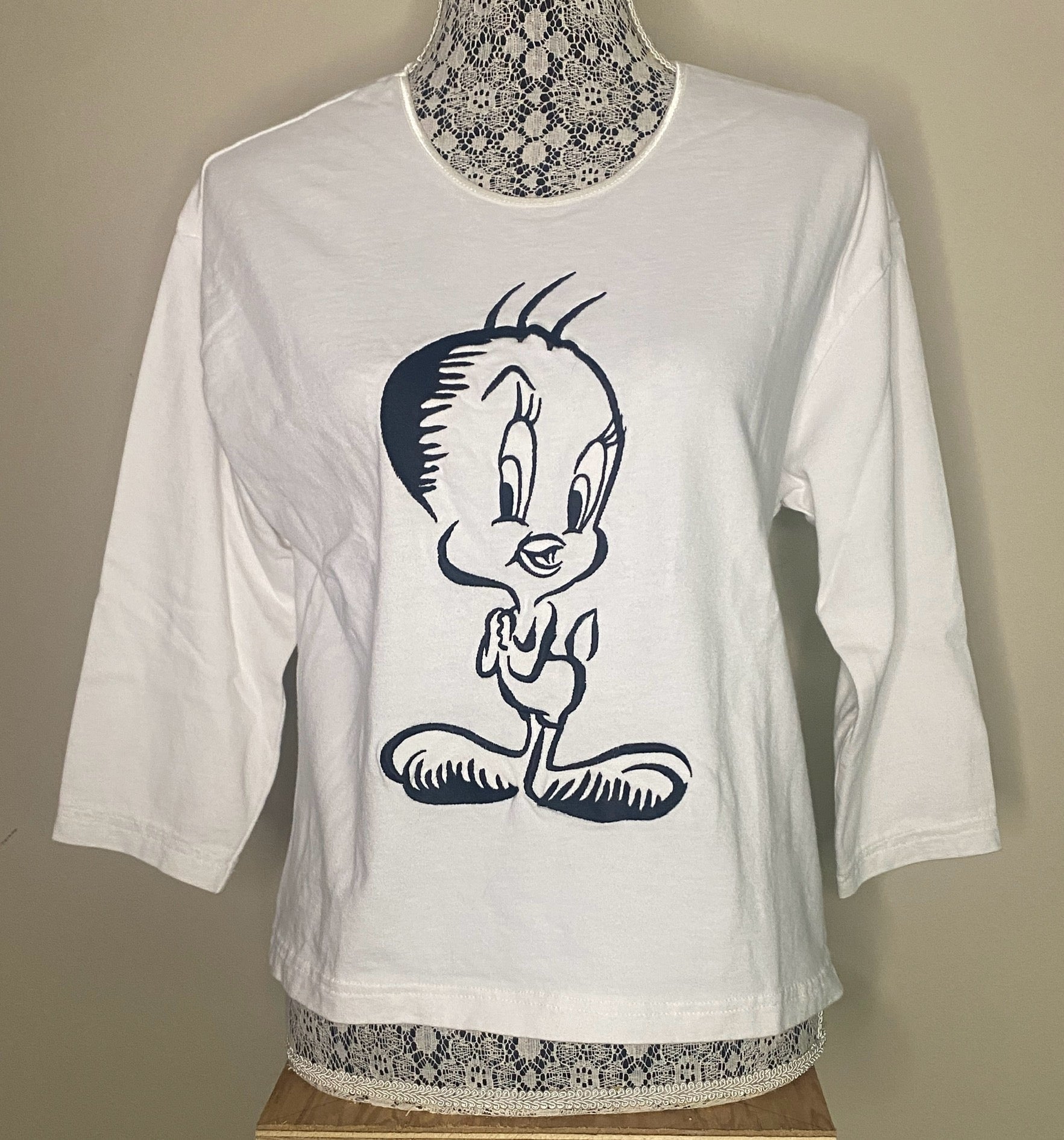 Vintage Looney Tunes Tweety Bird Embroidered T Shirt Women’s Med - HLJ at HomeVintage Looney Tunes Tweety Bird Embroidered T Shirt Women’s MedLong SleeveLooney Tunes