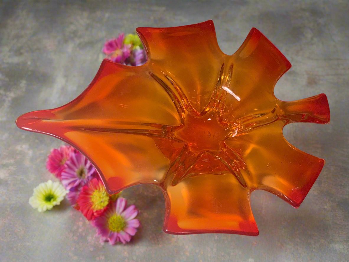 Vintage Murano Maple Leaf Glass Dish Centrepiece - HLJ at HomeVintage Murano Maple Leaf Glass Dish CentrepieceCandy dishMurano