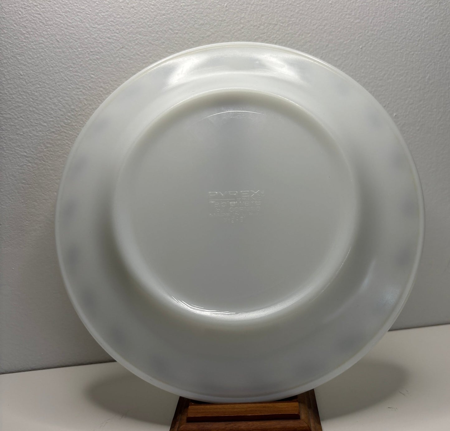 Vintage Pyrex Green Leaf Dinner Plates