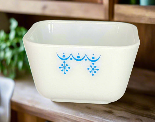 Vintage Pyrex Snowflake 350ml Fridgie Dish Pyrex 501B - HLJ at HomeVintage Pyrex Snowflake 350ml Fridgie Dish Pyrex 501BFridge DishPyrex