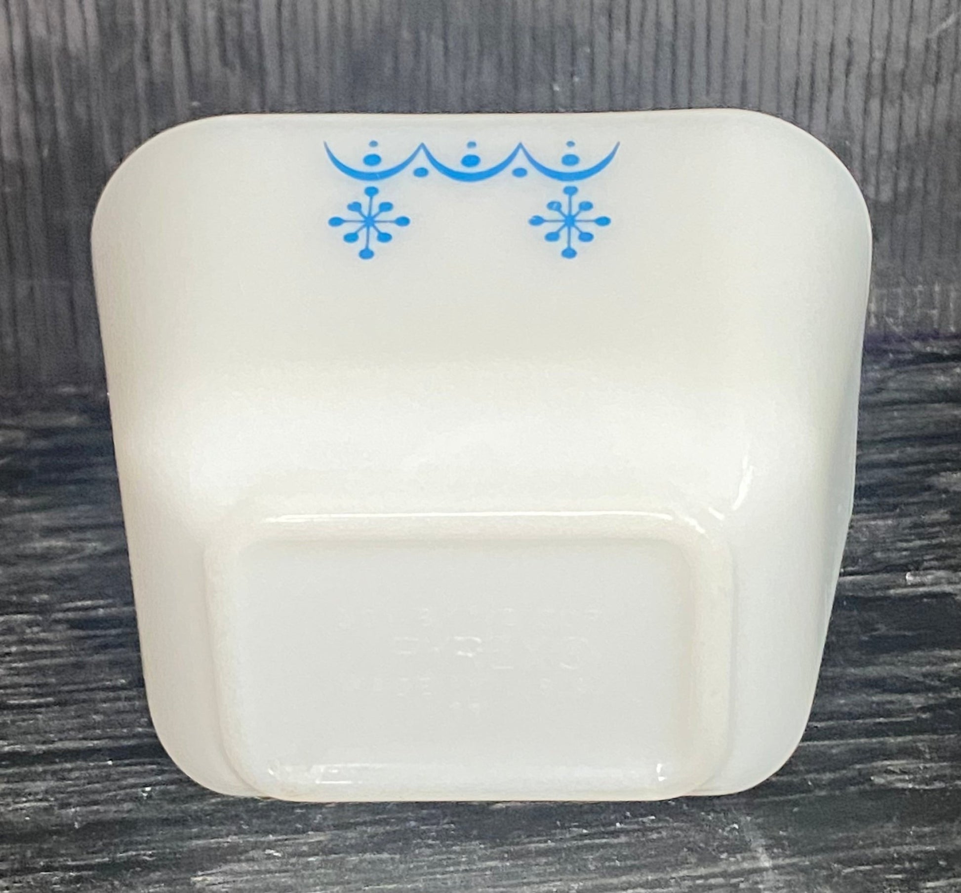 Vintage Pyrex Snowflake 350ml Fridgie Dish Pyrex 501B - HLJ at HomeVintage Pyrex Snowflake 350ml Fridgie Dish Pyrex 501BFridge DishPyrex