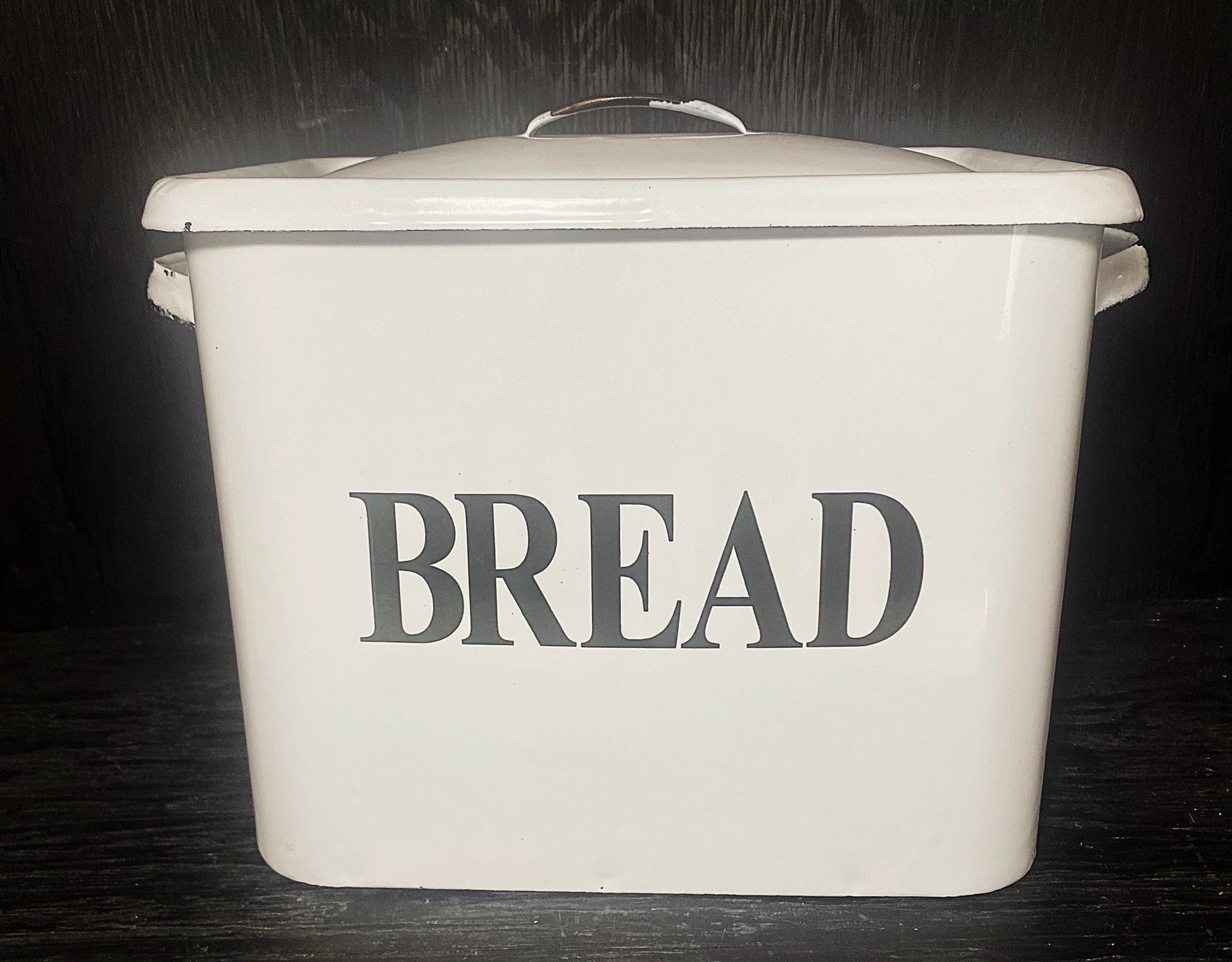 Vintage White Enamel Bread Box - HLJ at HomeVintage White Enamel Bread BoxBread BoxVintage