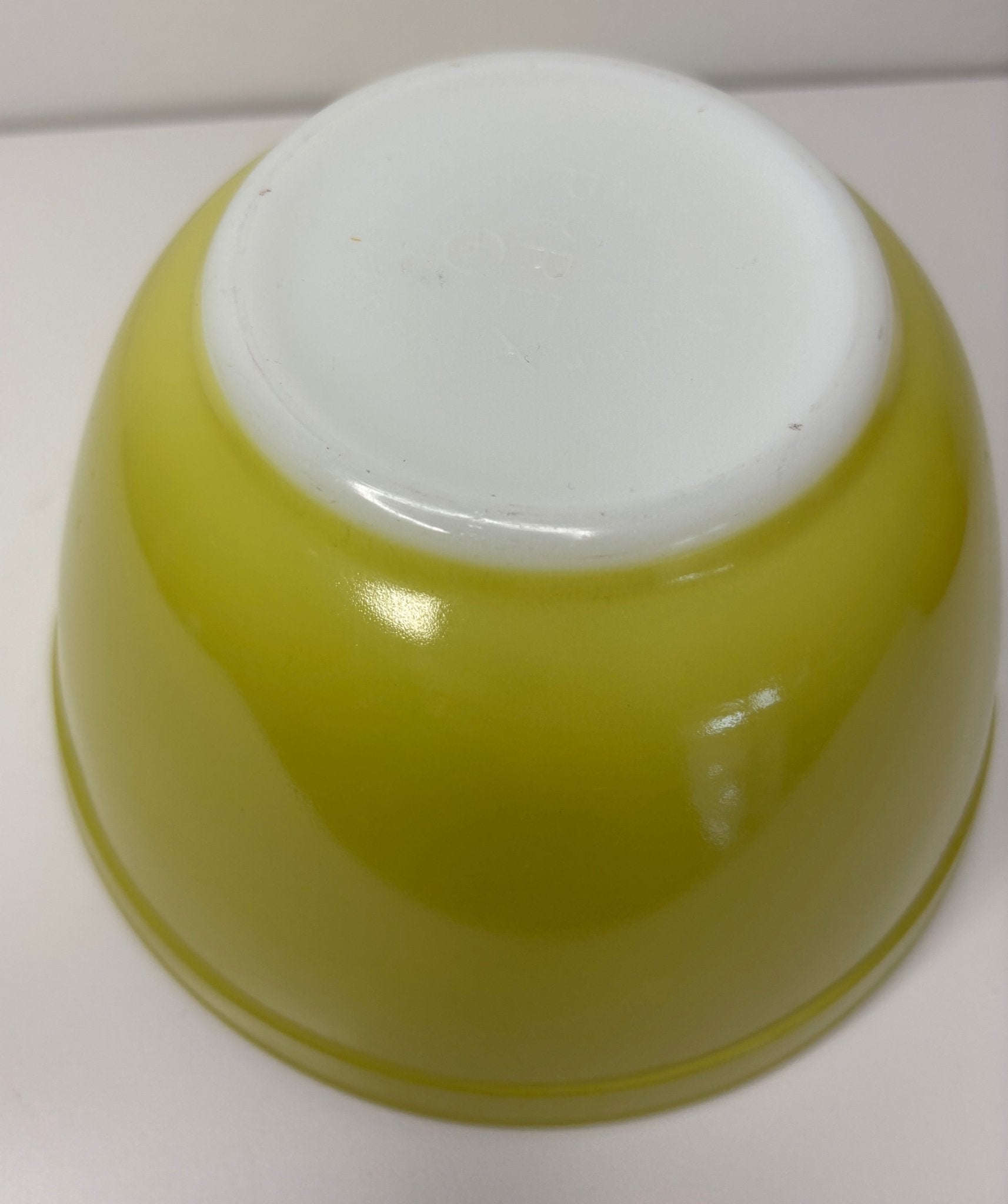 Yellow Pyrex 1.5 Pint Nesting Mixing Bowl