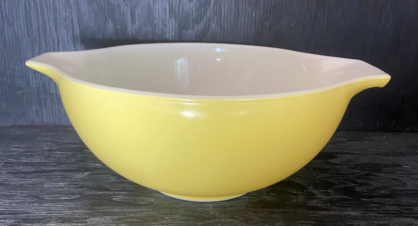 Yellow Pyrex 2.5 Quart Cinderella Mixing Bowl 443 - HLJ at HomeYellow Pyrex 2.5 Quart Cinderella Mixing Bowl 443CinderellaPyrex