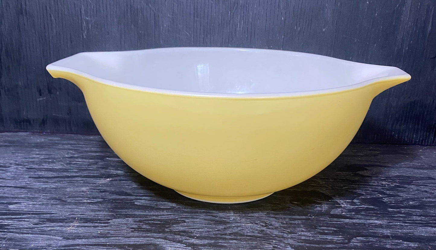 Yellow Pyrex 2.5 Quart Cinderella Mixing Bowl 443 - HLJ at HomeYellow Pyrex 2.5 Quart Cinderella Mixing Bowl 443CinderellaPyrex