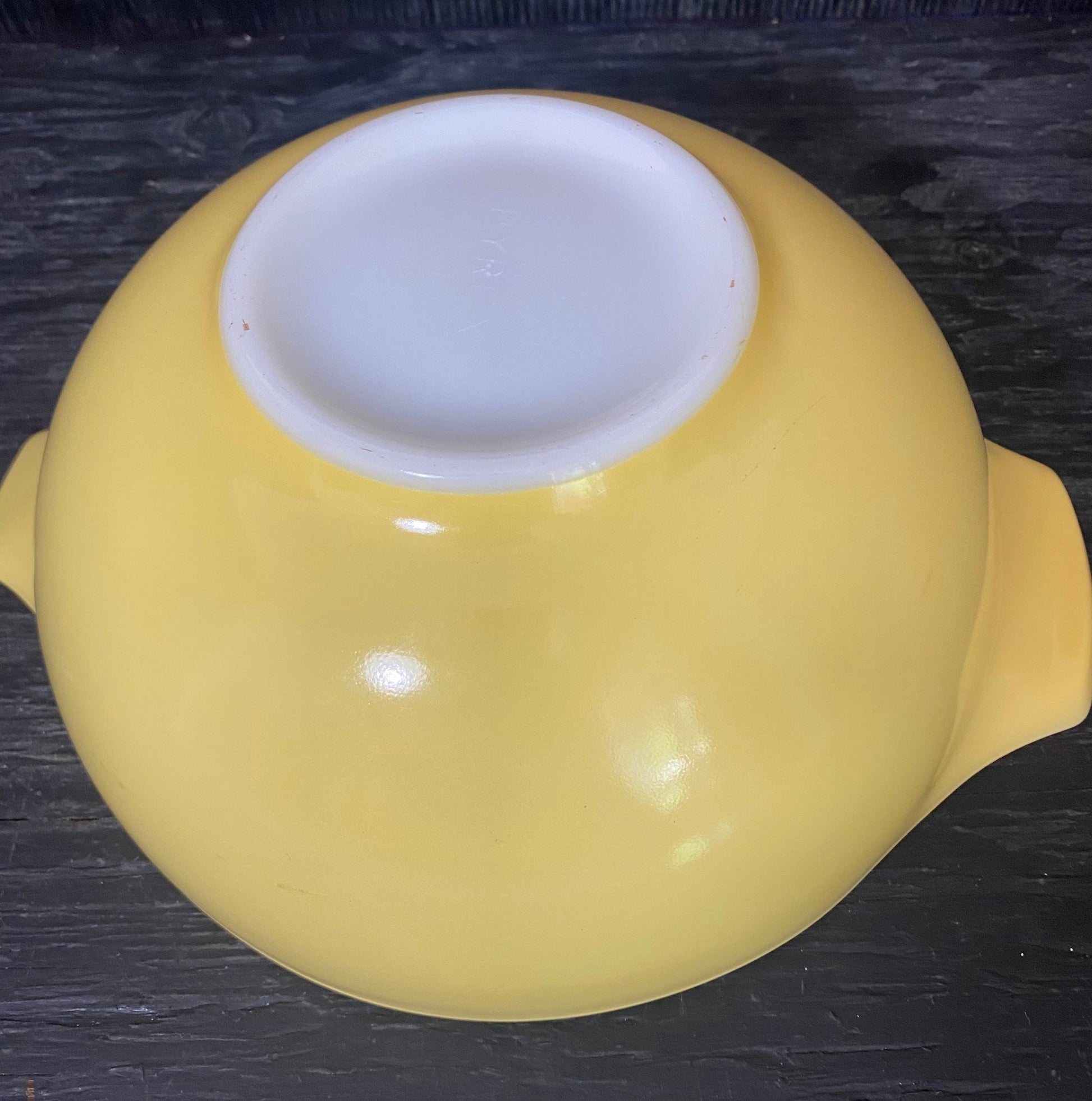 Yellow Pyrex 2.5 Quart Cinderella Mixing Bowl 443 - HLJ at HomeYellow Pyrex 2.5 Quart Cinderella Mixing Bowl 443CinderellaPyrex