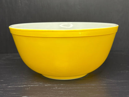 Yellow Pyrex 2.5 Quart Mixing Bowl