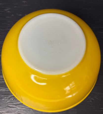 Yellow Pyrex 2.5 Quart Mixing Bowl