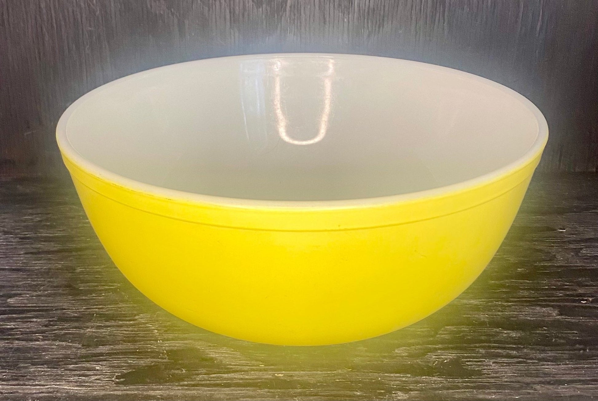 Yellow Pyrex 4 Quart Mixing Bowl 404 - HLJ at HomeYellow Pyrex 4 Quart Mixing Bowl 404Mixing BowlPyrex