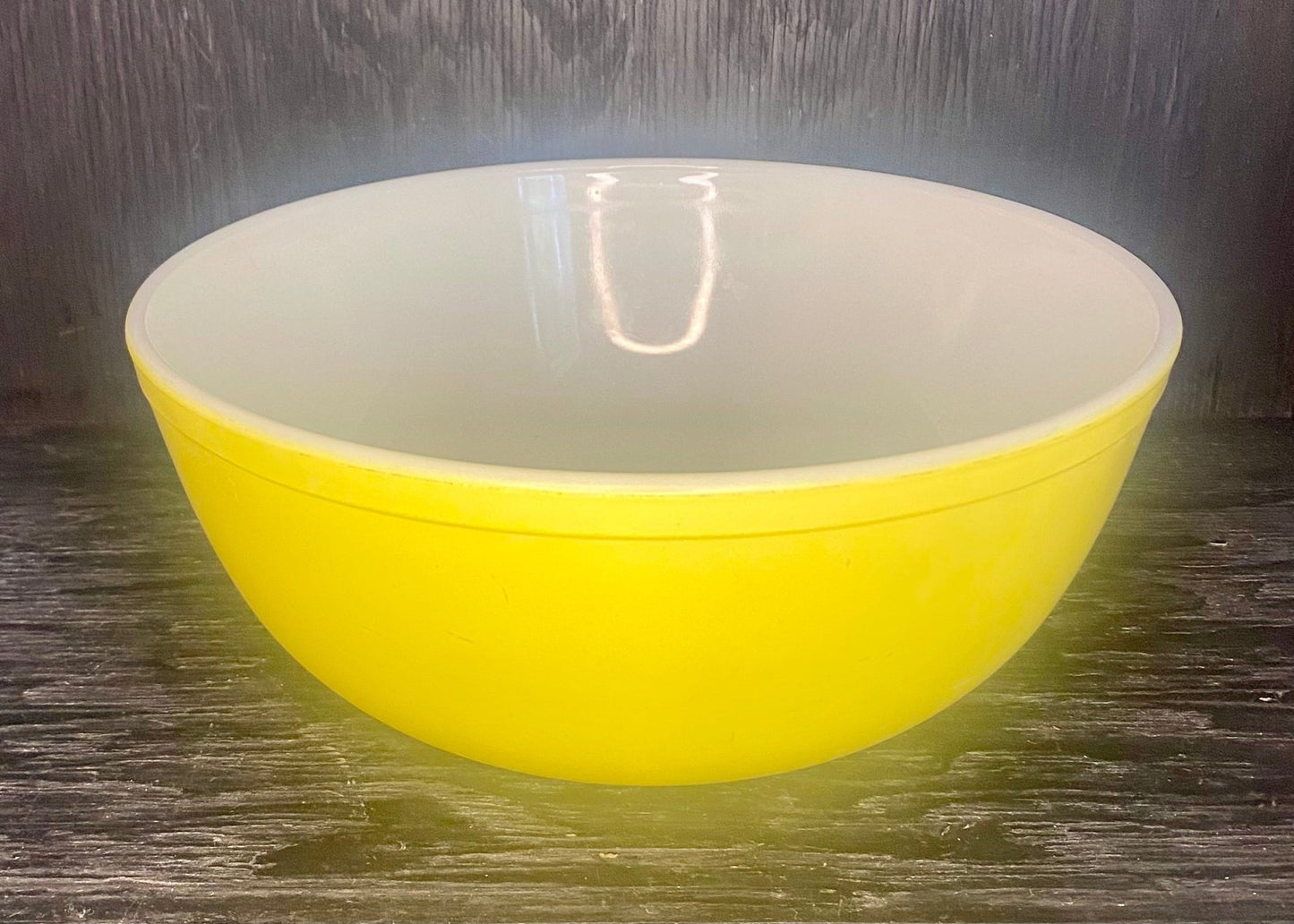 Yellow Pyrex 4 Quart Mixing Bowl 404 - HLJ at HomeYellow Pyrex 4 Quart Mixing Bowl 404Mixing BowlPyrex