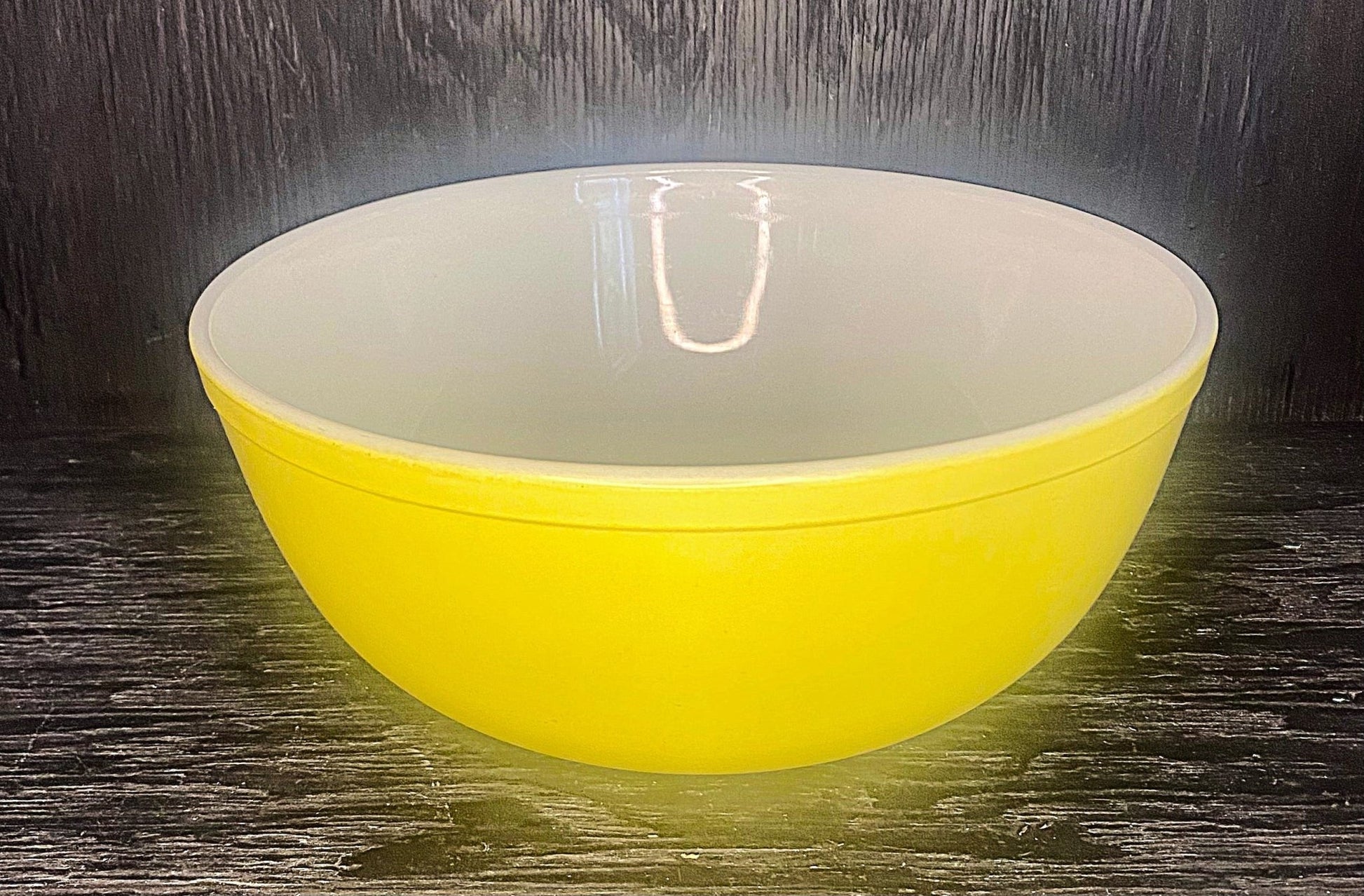 Yellow Pyrex 4 Quart Mixing Bowl 404 - HLJ at HomeYellow Pyrex 4 Quart Mixing Bowl 404Mixing BowlPyrex