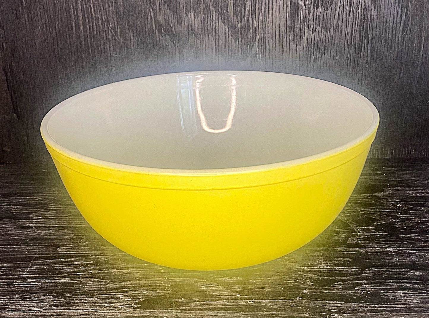 Yellow Pyrex 4 Quart Mixing Bowl 404 - HLJ at HomeYellow Pyrex 4 Quart Mixing Bowl 404Mixing BowlPyrex